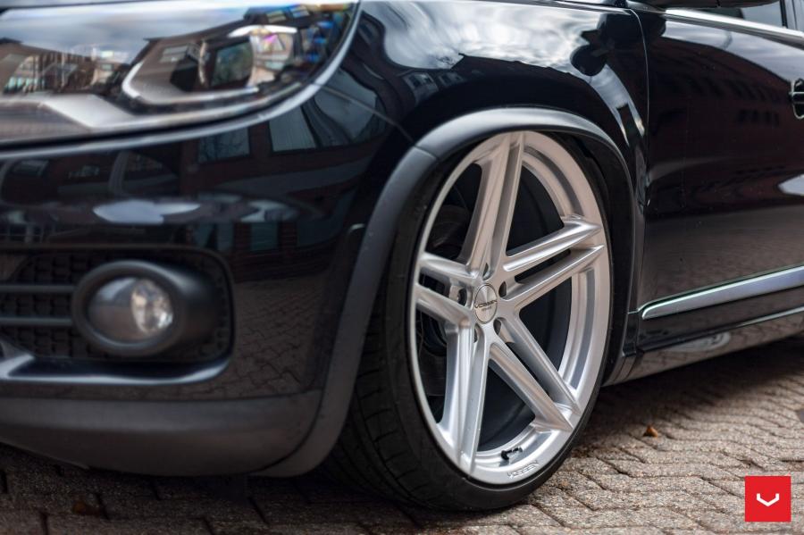 Детали экстерьера Volkswagen Tiguan on Vossen Wheels (VFS5) 2017 года  (фото 11 из 17)